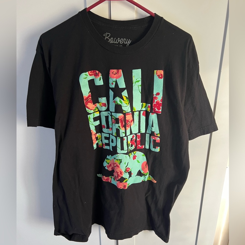 BOWERY SUPPLY CO. XL CALIFORNIA REPUBLIC FLORAL SHIRT. GREAT CONDITION.